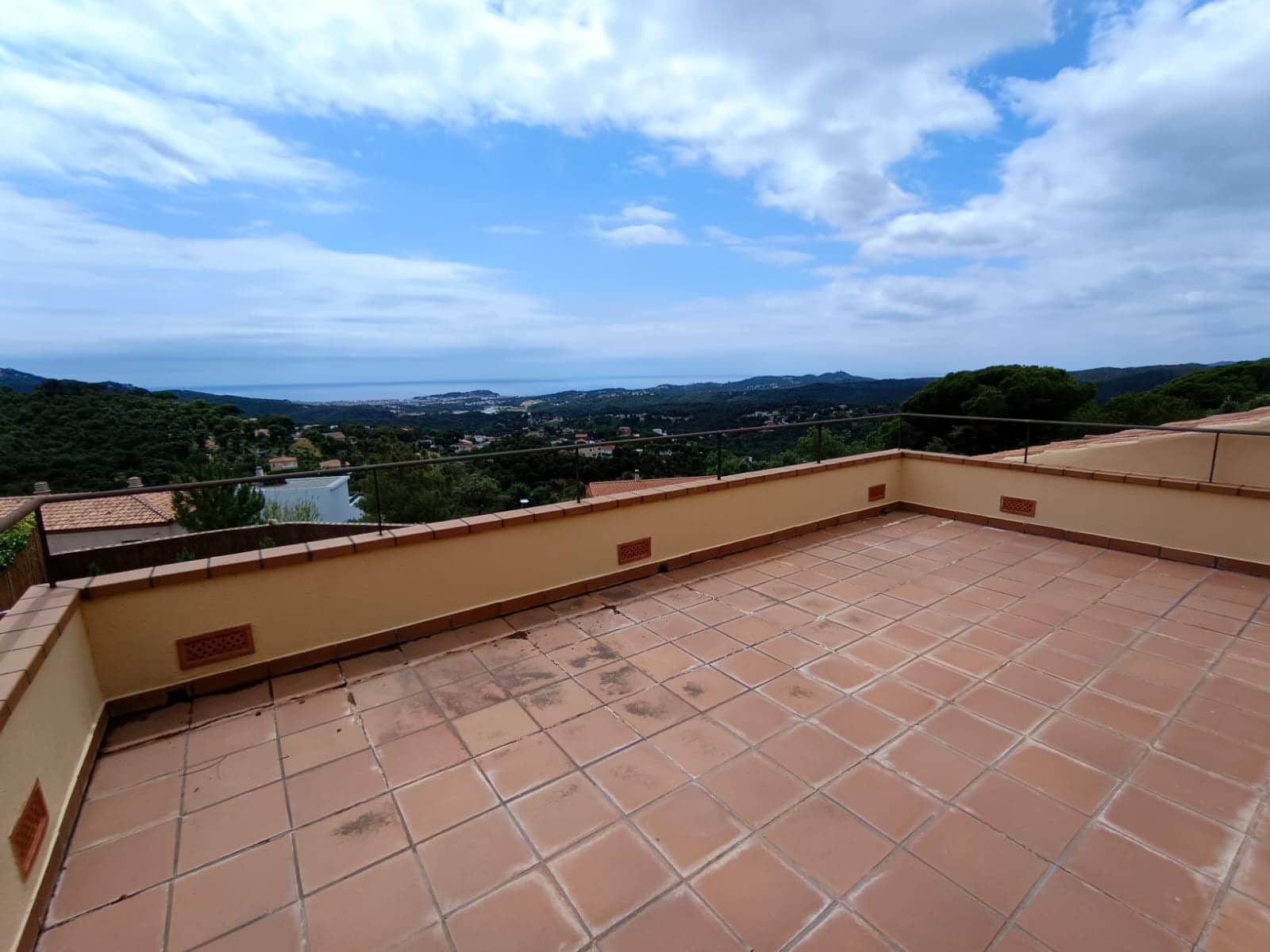 4 bedroom Villa for sale in Lloret de Mar with pool garage - € 440,000 (Ref: 9894899)