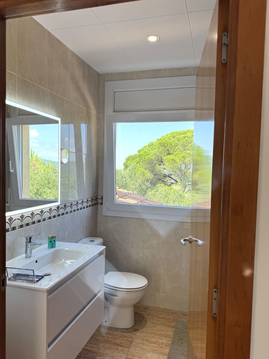 4 bedroom Villa for sale in Lloret de Mar with pool garage - € 440,000 (Ref: 9894899)