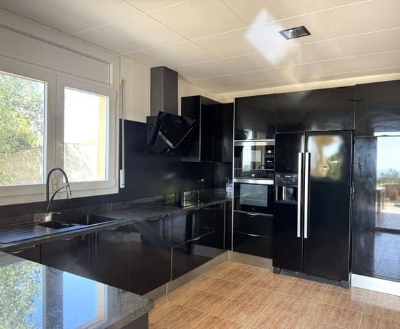 4 Zimmer Villa zu verkaufen in Urbanitzacions del Nord, Lloret de Mar mit Pool Garage - 440.000 € (Ref: 9894899)