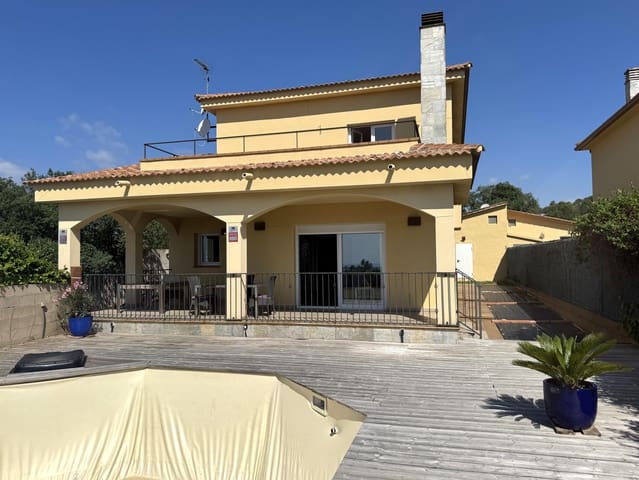 4 Zimmer Villa zu verkaufen in Urbanitzacions del Nord, Lloret de Mar mit Pool Garage - 440.000 € (Ref: 9894899)
