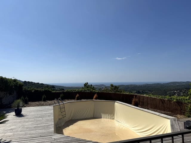 4 Zimmer Villa zu verkaufen in Urbanitzacions del Nord, Lloret de Mar mit Pool Garage - 440.000 € (Ref: 9894899)