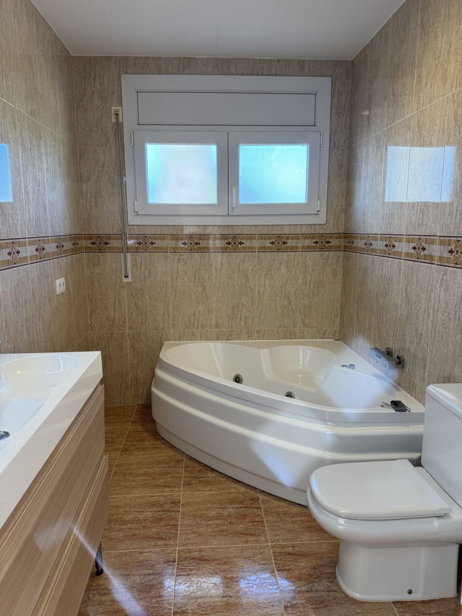 4 bedroom Villa for sale in Lloret de Mar with pool garage - € 440,000 (Ref: 9894899)