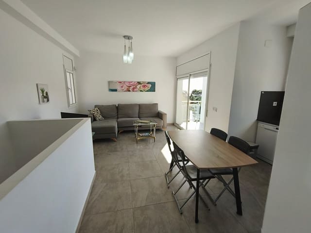 3 chambre Villa/Maison Semi-Mitoyenne à vendre à Santa Susanna avec piscine garage - 360 000 € (Ref: 9954551)