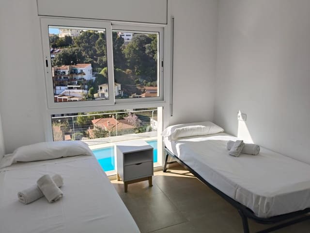 6 soverom Villa til salgs i Santa Susanna med svømmebasseng garasje - € 680 000 (Ref: 9954570)