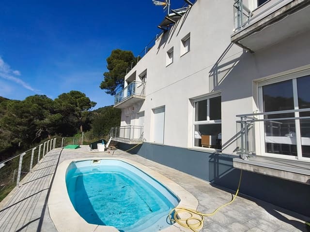 6 soverom Villa til salgs i Santa Susanna med svømmebasseng garasje - € 680 000 (Ref: 9954570)