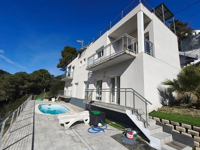 6 soverom Villa til salgs i Santa Susanna med svømmebasseng garasje - € 680 000 (Ref: 9954570)
