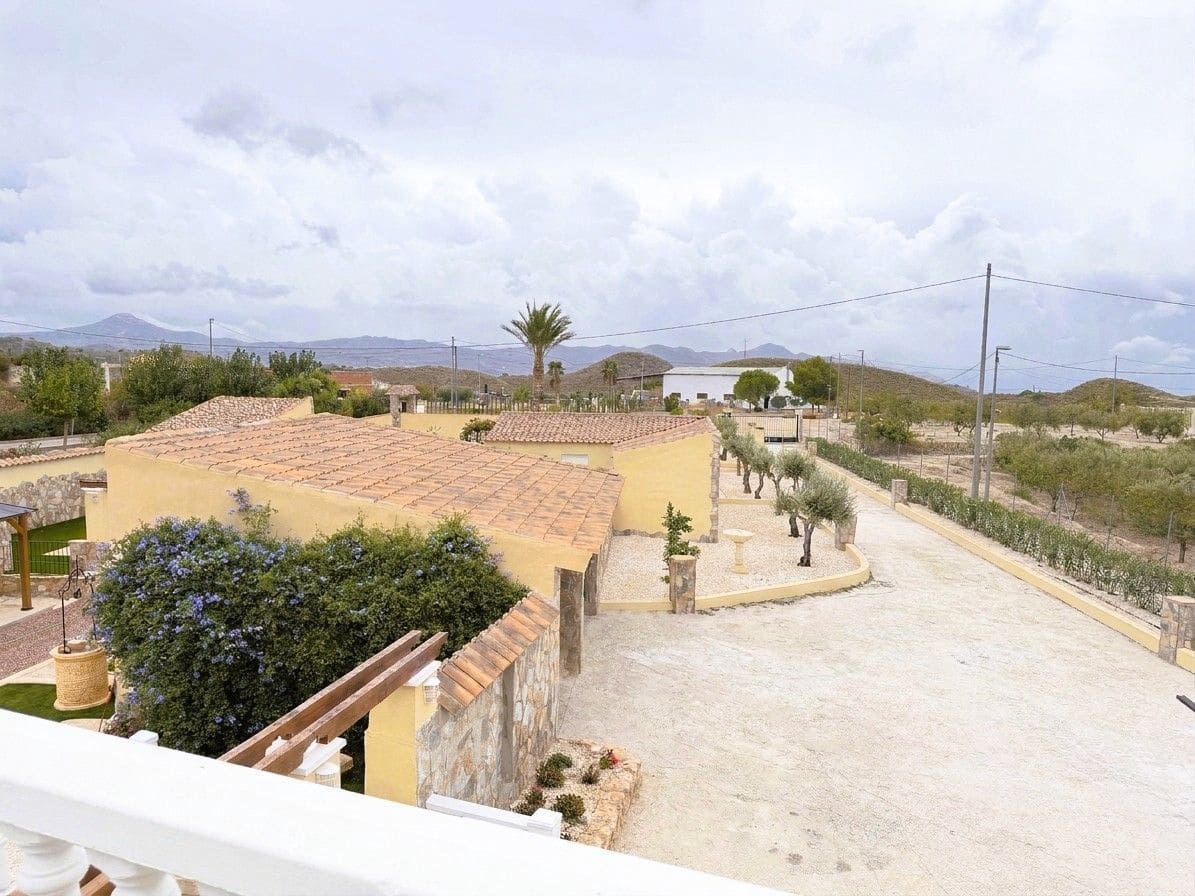 Chalet de 5 habitaciones en Barinas en venta con piscina garaje - 472.000 € (Ref: 10173147)
