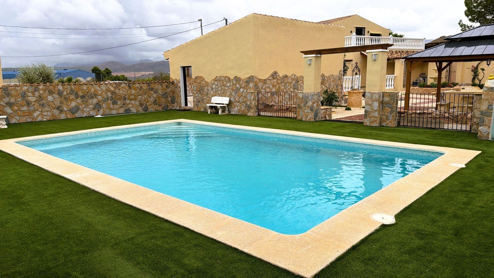 Chalet de 5 habitaciones en Barinas en venta con piscina garaje - 472.000 € (Ref: 10173147)