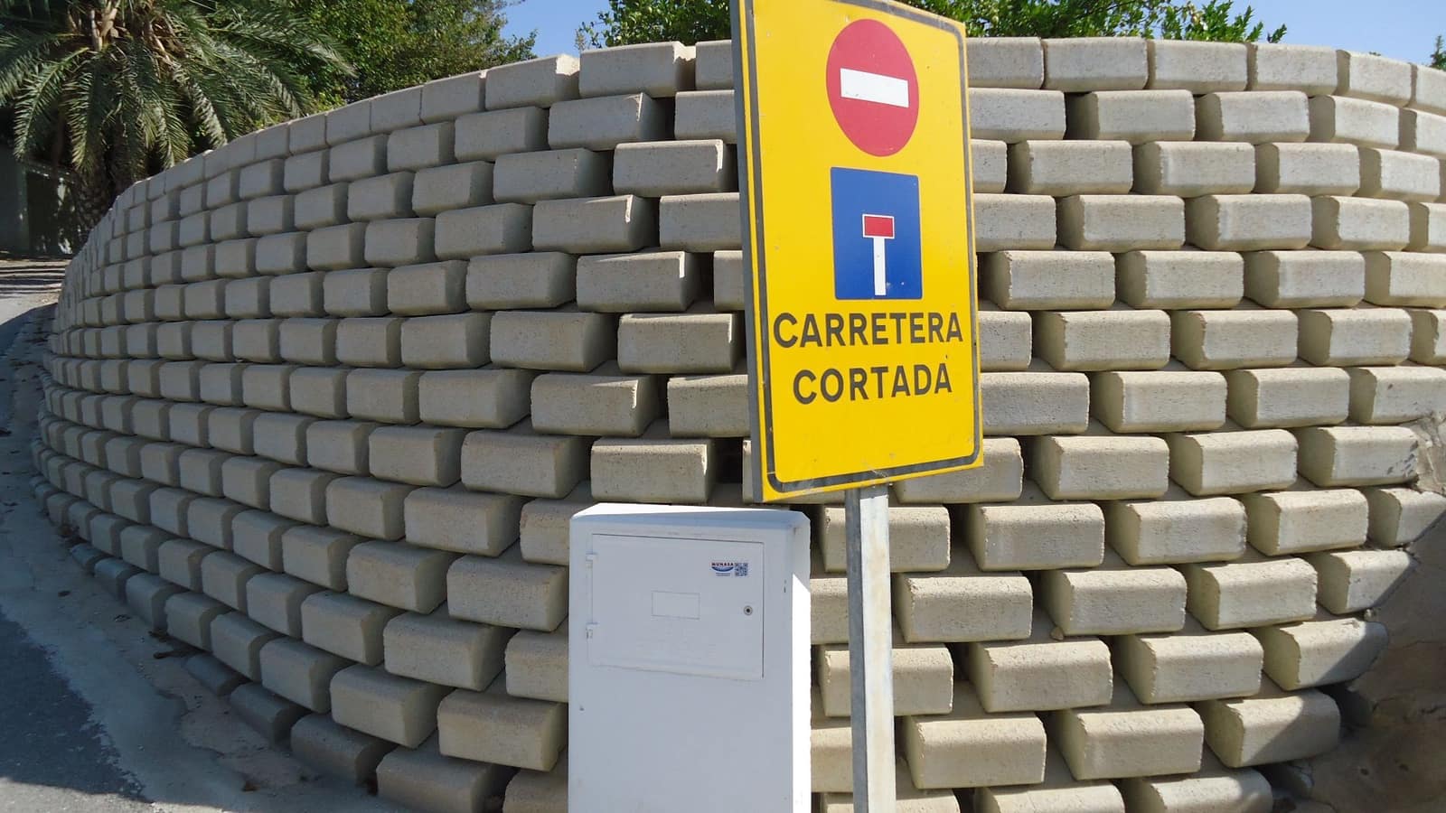 2 soveværelse Villa til salg i Mahoya med swimmingpool - € 124.000 (Ref: 8863556)