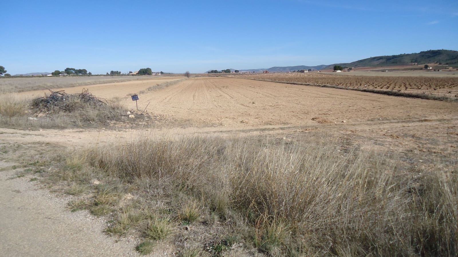 Finca/Country House for sale in Yecla - € 9,700 (Ref: 8863618)