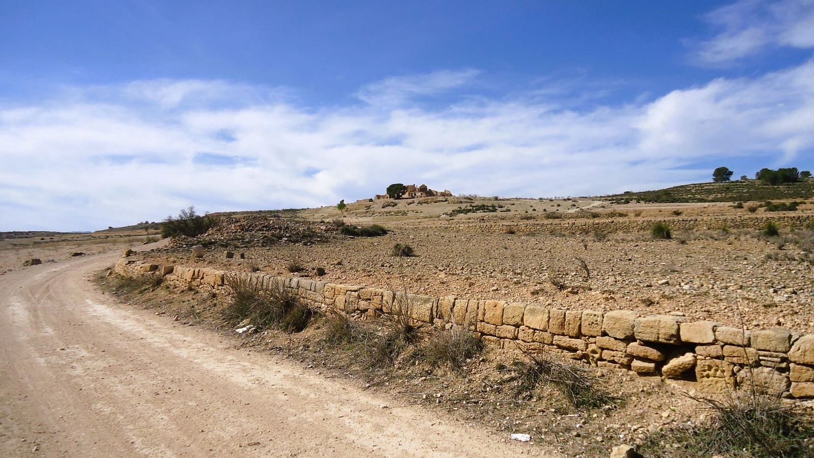 Finca/Country House for sale in Pinoso - € 28,900 (Ref: 9610800)