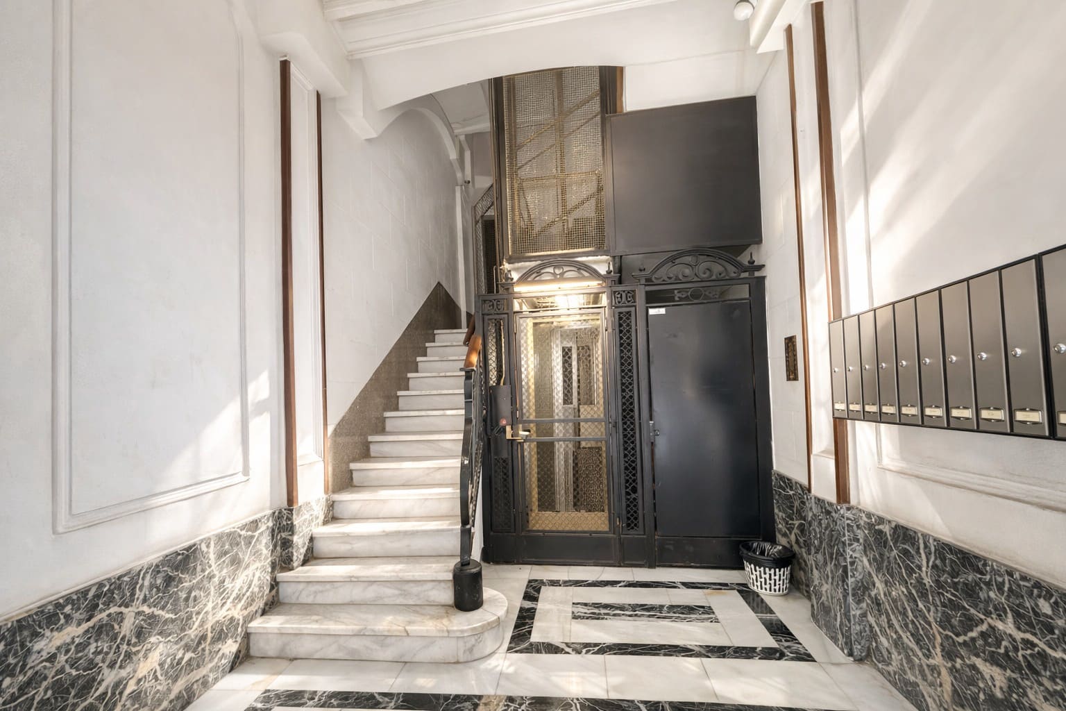 2 soveværelse Lejlighed til salg i Barcelona by - € 460.000 (Ref: 10048205)