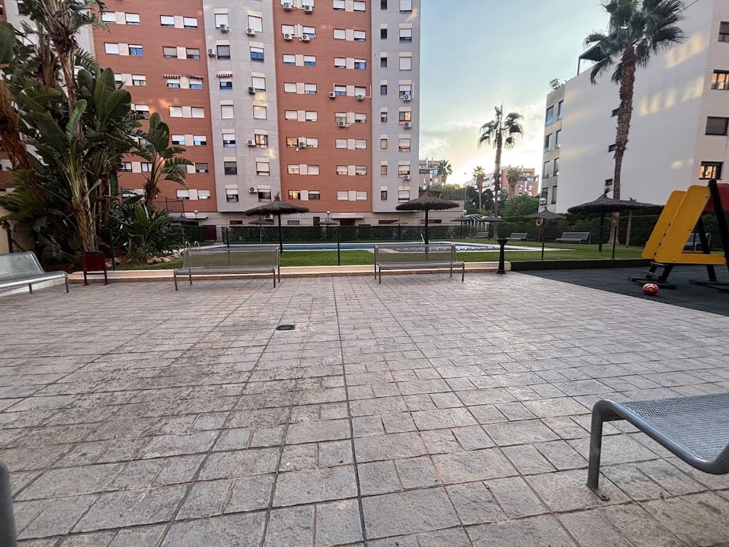 4 slaapkamer Flat te koop in Alicante stad met zwembad garage - € 390.000 (Ref: 10091451)