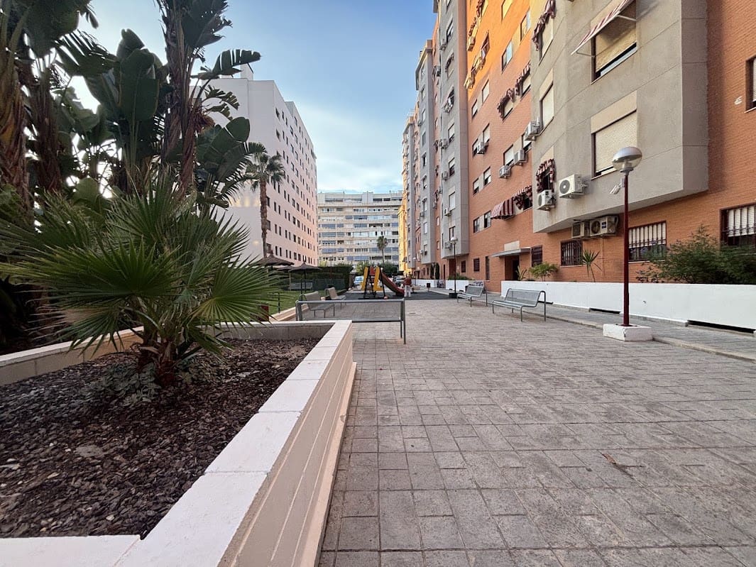 4 slaapkamer Flat te koop in Alicante stad met zwembad garage - € 390.000 (Ref: 10091451)