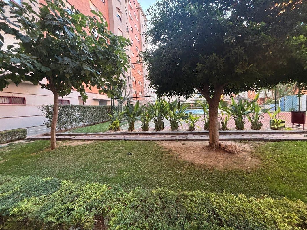 4 slaapkamer Flat te koop in Alicante stad met zwembad garage - € 390.000 (Ref: 10091451)