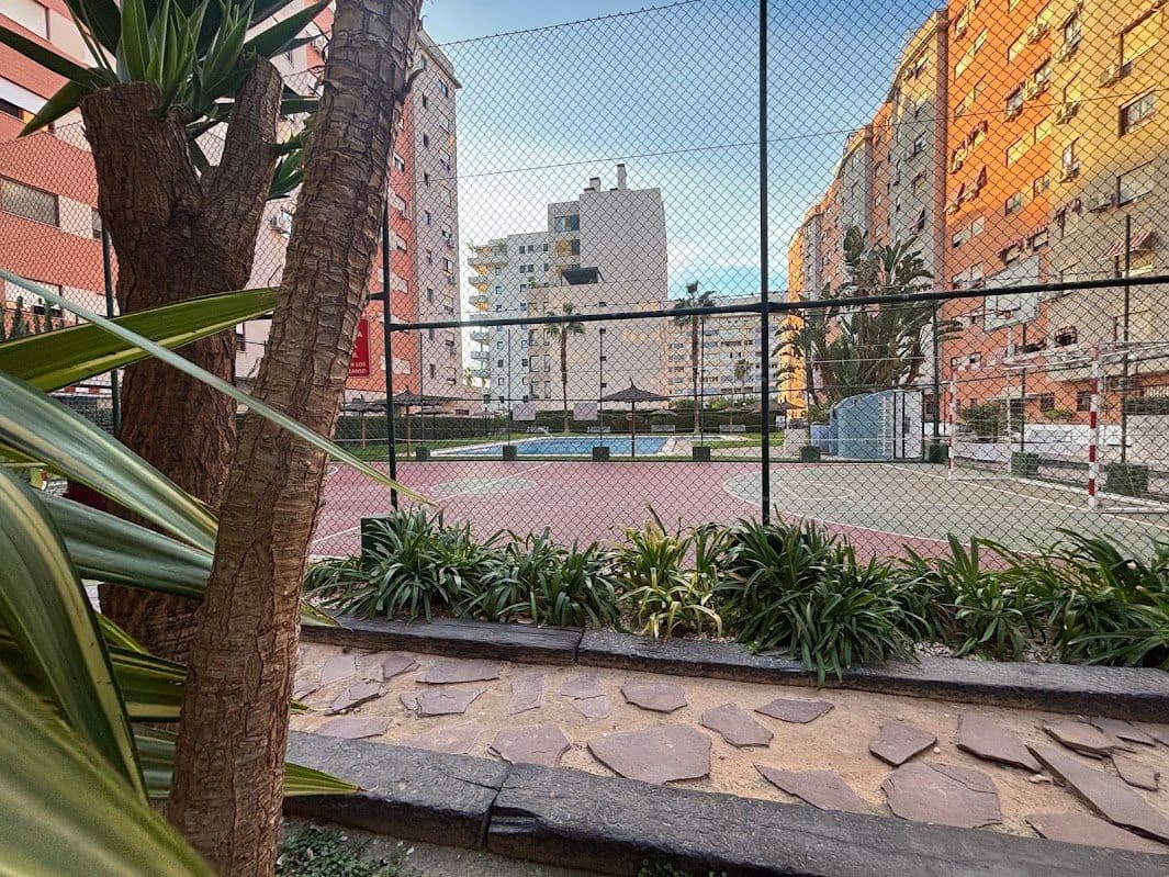 4 slaapkamer Flat te koop in Alicante stad met zwembad garage - € 390.000 (Ref: 10091451)