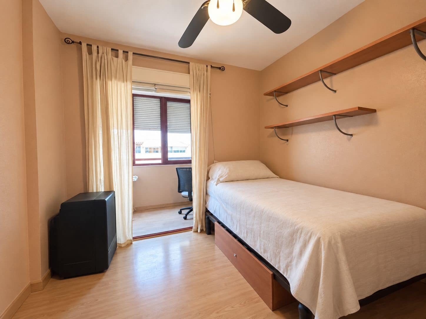 4 slaapkamer Flat te koop in Alicante stad met zwembad garage - € 390.000 (Ref: 10091451)