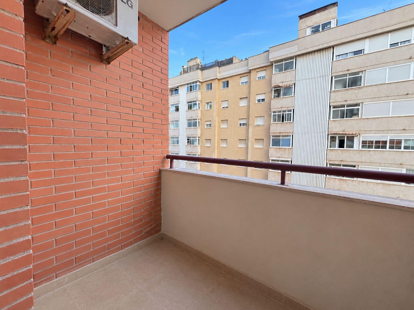 4 slaapkamer Flat te koop in Alicante stad met zwembad garage - € 390.000 (Ref: 10091451)