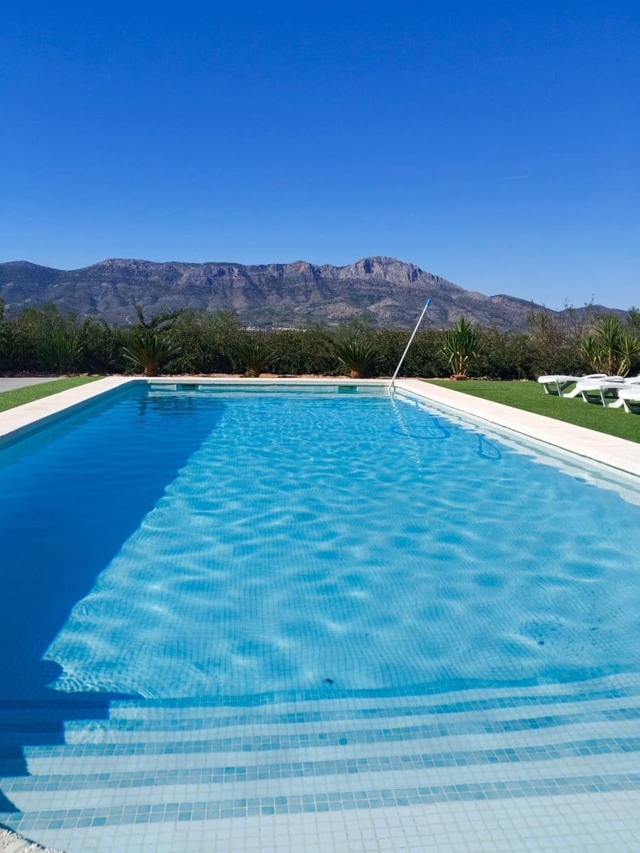 Chalet de 2 habitaciones en Benimarfull en venta con piscina garaje - 285.000 € (Ref: 9865728)