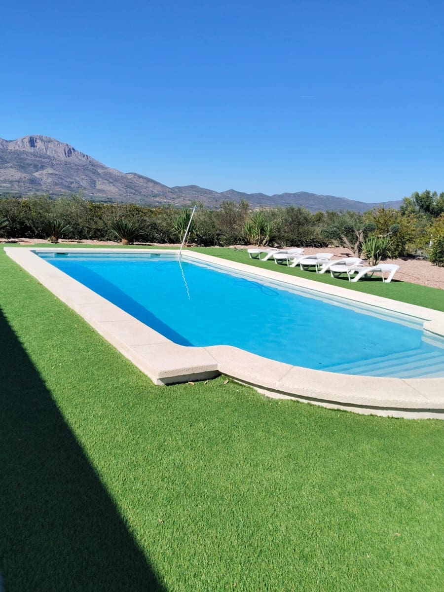 Chalet de 2 habitaciones en Benimarfull en venta con piscina garaje - 285.000 € (Ref: 9865728)