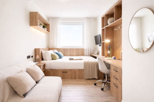 Studio te huur in Esplugues de Llobregat met zwembad - € 1.000 (Ref: 9865741)