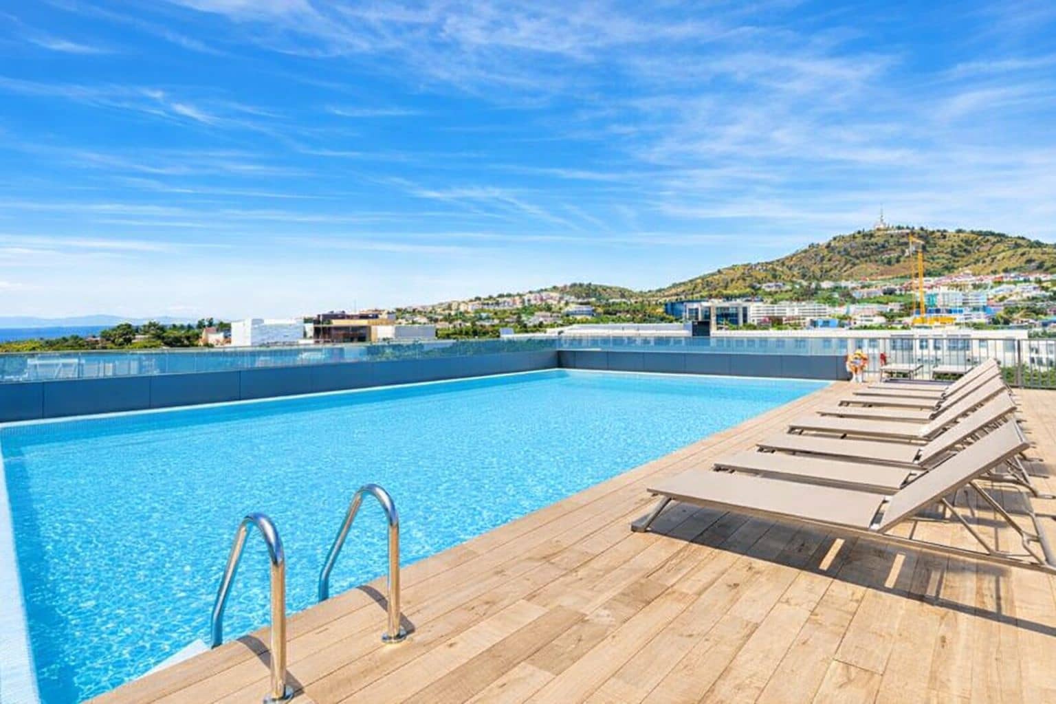 Studio for rent in Esplugues de Llobregat with pool - € 1,000 (Ref: 9865741)