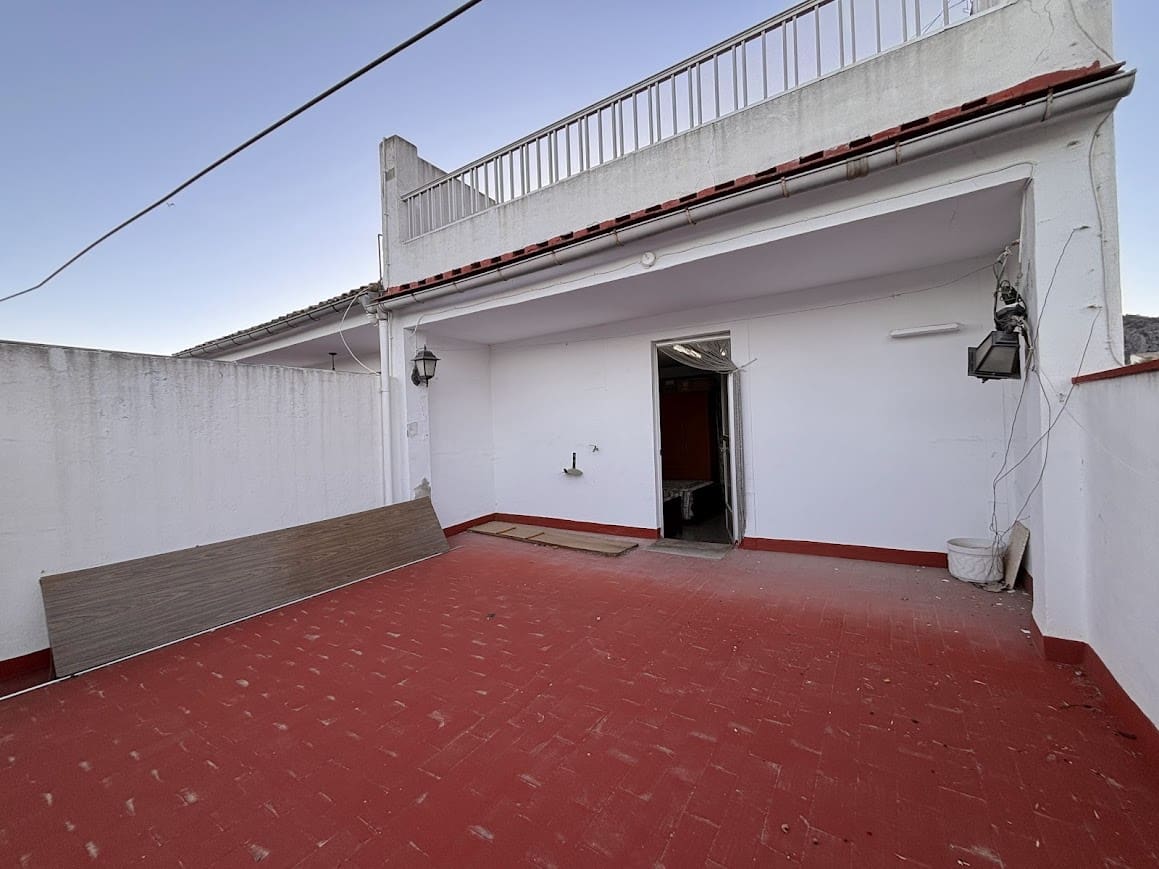5 bedroom Townhouse for sale in Muro de Alcoy with garage - € 260,000 (Ref: 9865755)