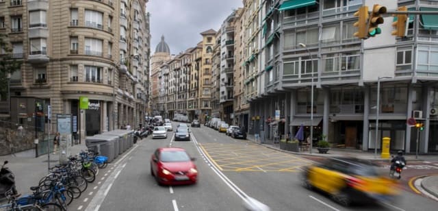 Commercial for rent in Barcelona city - € 15,900 (Ref: 9865756)