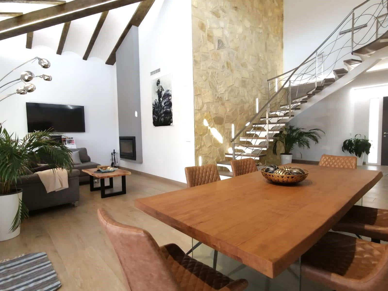 4 bedroom Villa for sale in Palomar with pool garage - € 900,000 (Ref: 9865765)