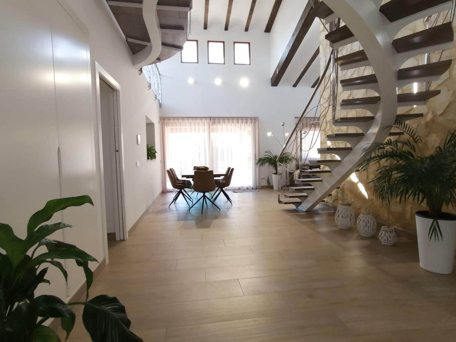 4 bedroom Villa for sale in Palomar with pool garage - € 900,000 (Ref: 9865765)