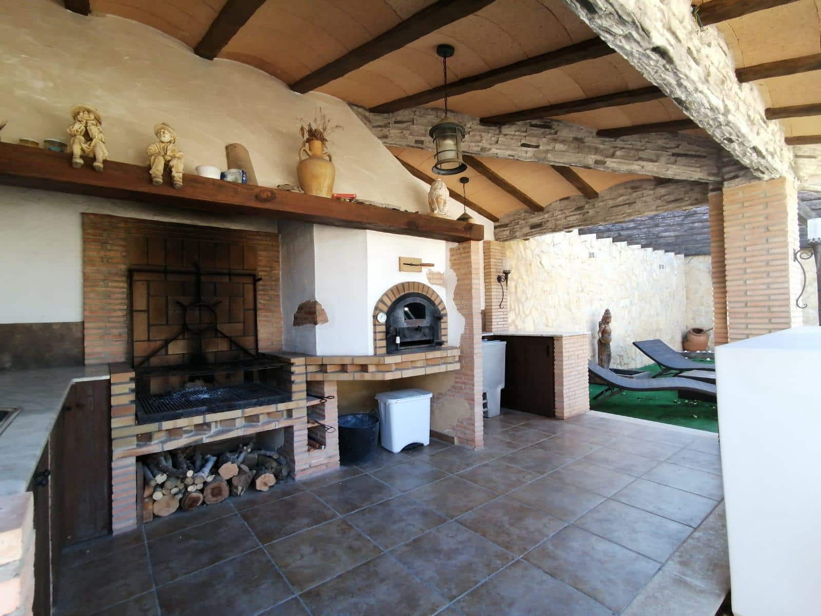 4 bedroom Villa for sale in Palomar with pool garage - € 900,000 (Ref: 9865765)