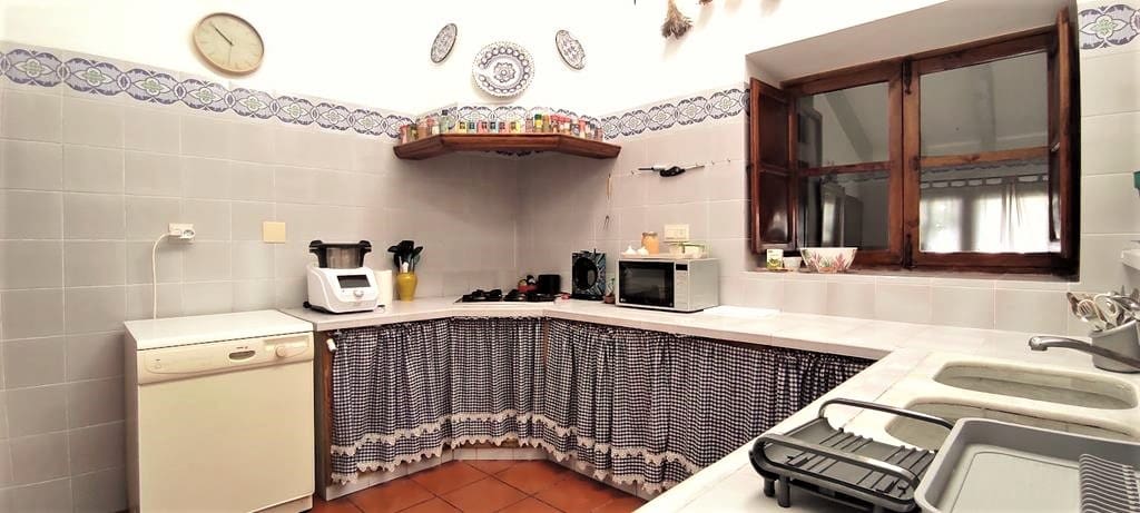 10 bedroom Villa for sale in Muro de Alcoy with garage - € 530,000 (Ref: 9865777)