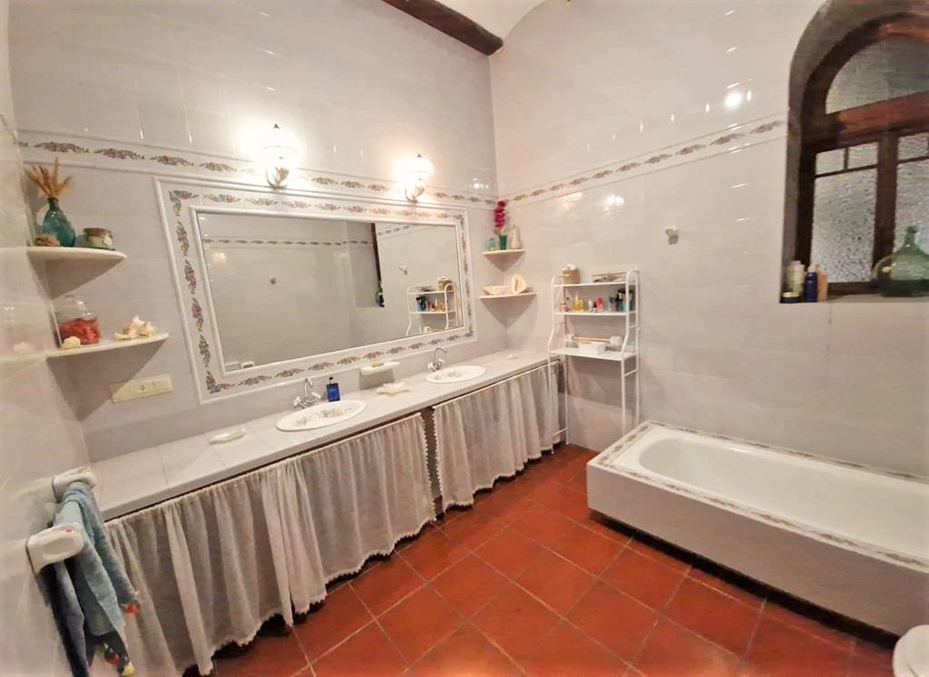 10 bedroom Villa for sale in Muro de Alcoy with garage - € 530,000 (Ref: 9865777)
