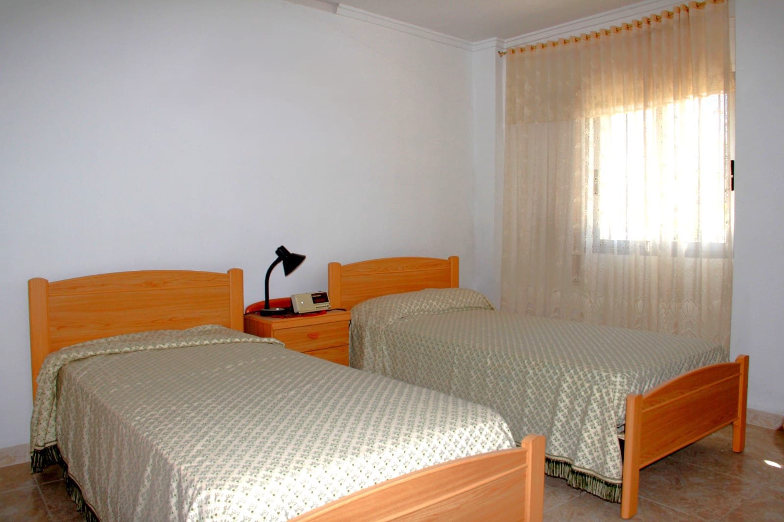 6 bedroom Townhouse for sale in Quatretondeta - € 79,000 (Ref: 9872513)