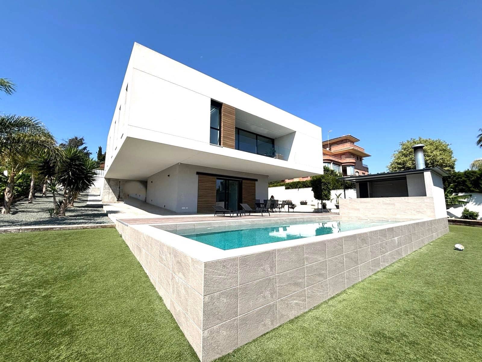 5 slaapkamer Villa te koop in Alicante stad met zwembad garage - € 2.250.000 (Ref: 9953055)