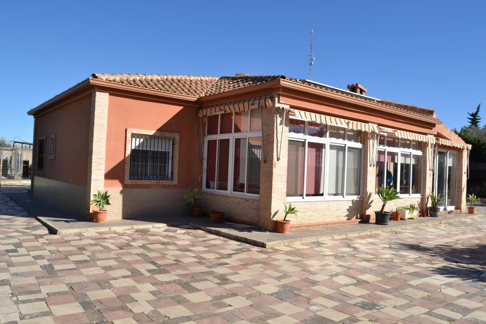 3 slaapkamer Villa te koop in Elche / Elx met zwembad garage - € 339.000 (Ref: 9671012)