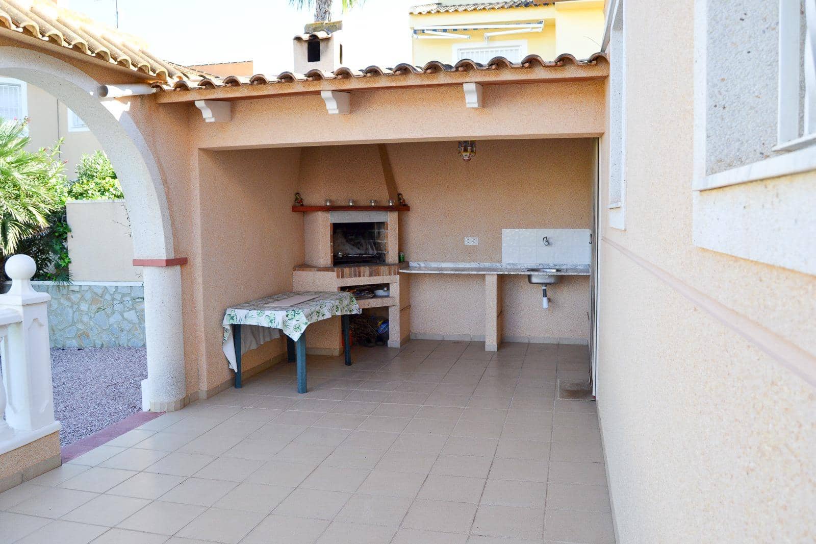 4 bedroom Villa for sale in Rojales with pool garage - € 380,000 (Ref: 9671015)