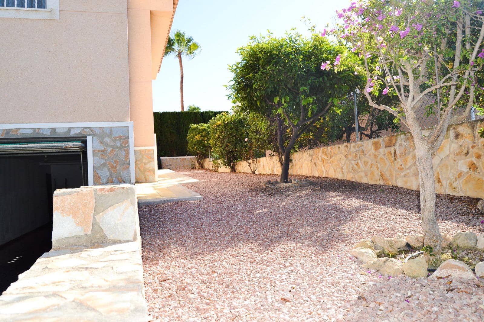 4 bedroom Villa for sale in Rojales with pool garage - € 380,000 (Ref: 9671015)