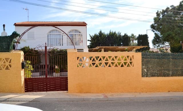 4 bedroom Villa for sale in San Fulgencio with garage - € 325,000 (Ref: 9671016)