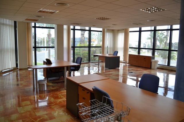 1 makuuhuone Toimisto vuokrattavana paikassa Elche / Elx - 1 500 € (Ref: 9671019)