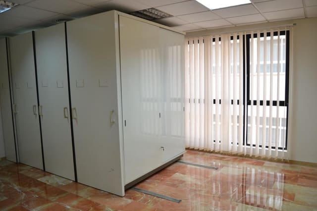 1 makuuhuone Toimisto vuokrattavana paikassa Elche / Elx - 1 500 € (Ref: 9671019)