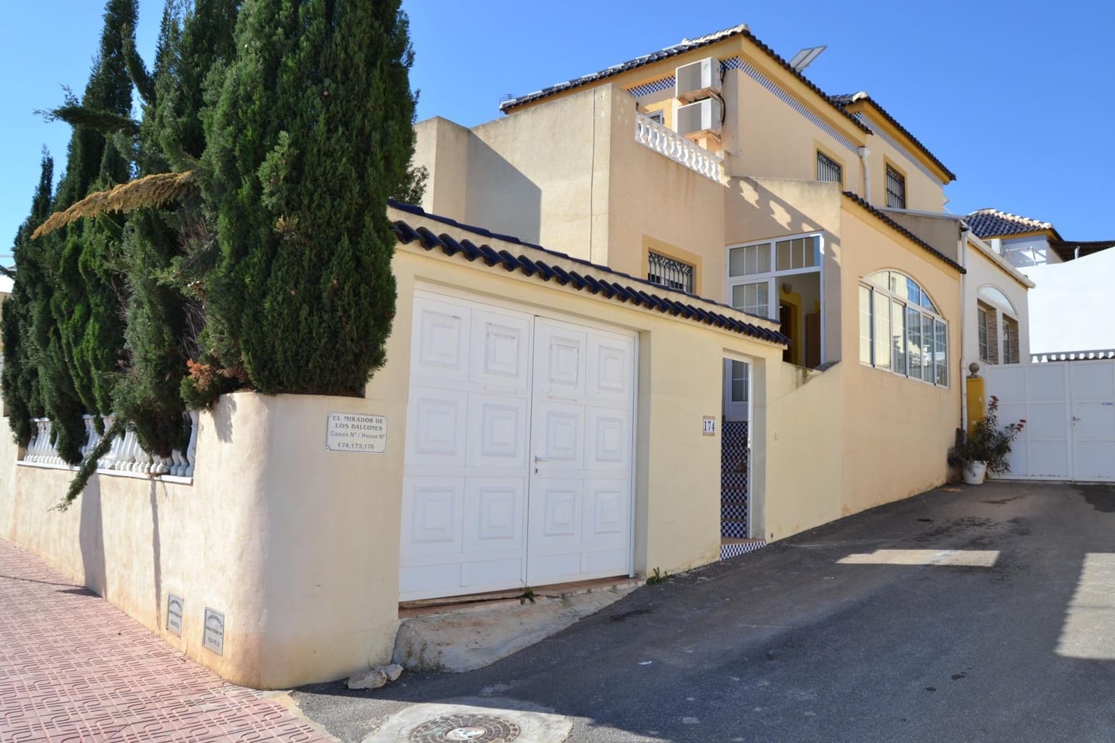 3 bedroom Bungalow for sale in Los Balcones with pool garage - € 220,000 (Ref: 9695306)