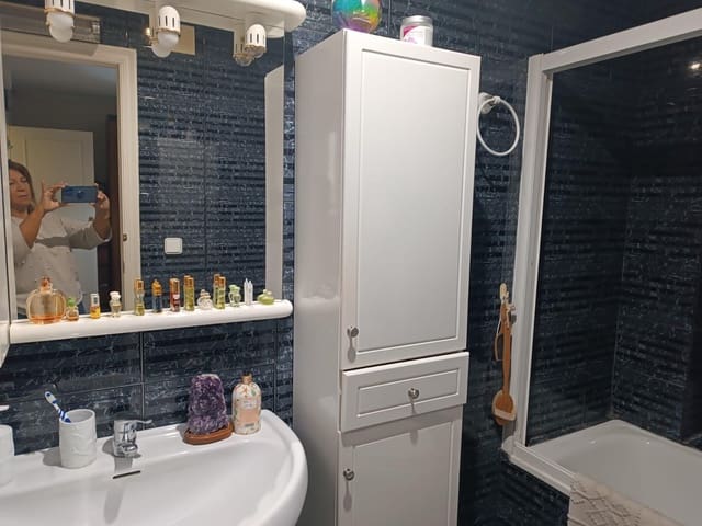 3 sovrum Lägenhet till salu i Elche / Elx med garage - 160 000 € (Ref: 9711942)