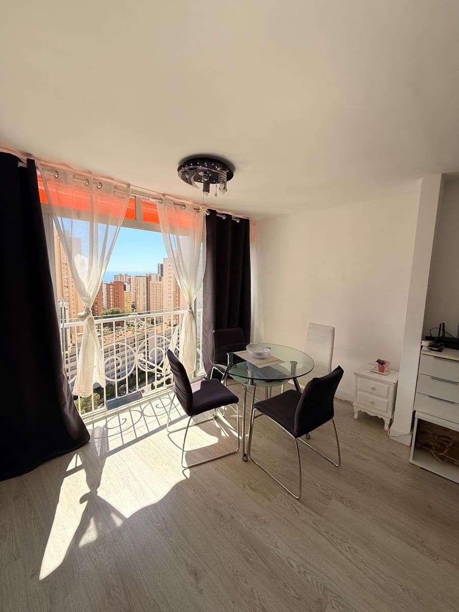 1 makuuhuone Asunto myytävänä paikassa Benidorm mukana uima-altaan 
autotalli - 279 000 € (Ref: 9791014)