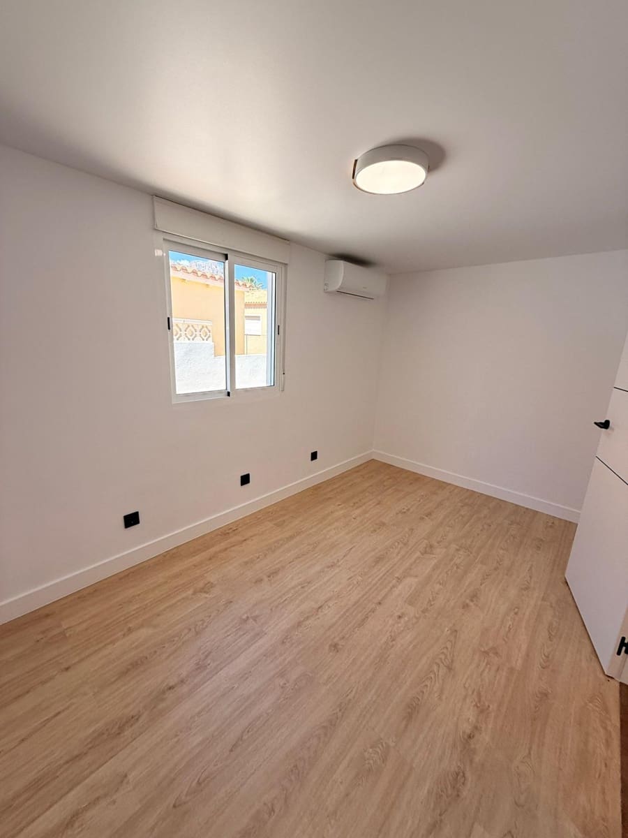 4 soveværelse Semi-Rækkehus til salg i La Nucia med swimmingpool garage - € 393.000 (Ref: 9791015)