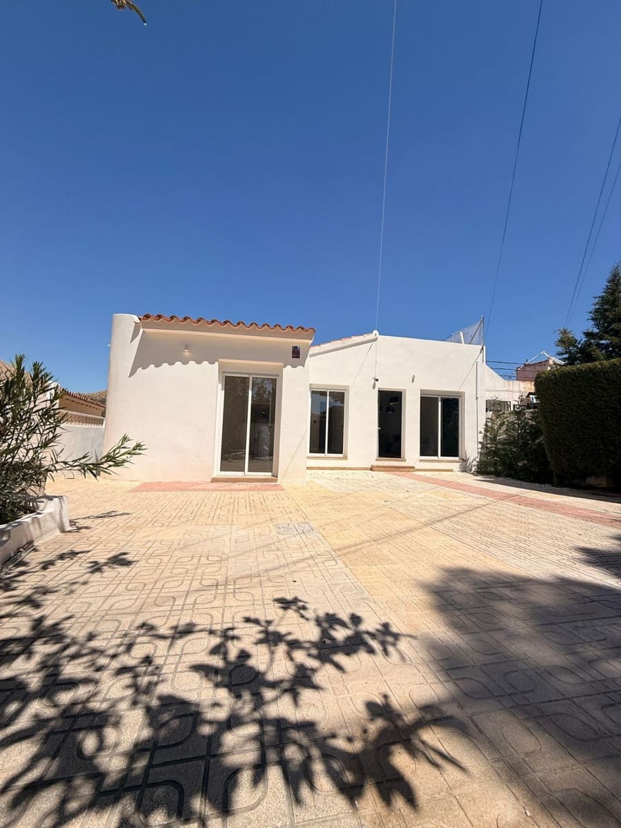 4 soveværelse Semi-Rækkehus til salg i La Nucia med swimmingpool garage - € 393.000 (Ref: 9791015)