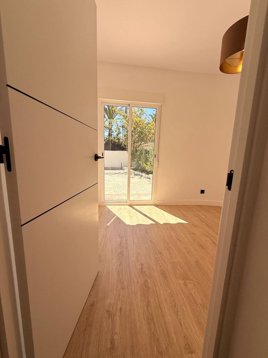 4 soveværelse Semi-Rækkehus til salg i La Nucia med swimmingpool garage - € 393.000 (Ref: 9791015)