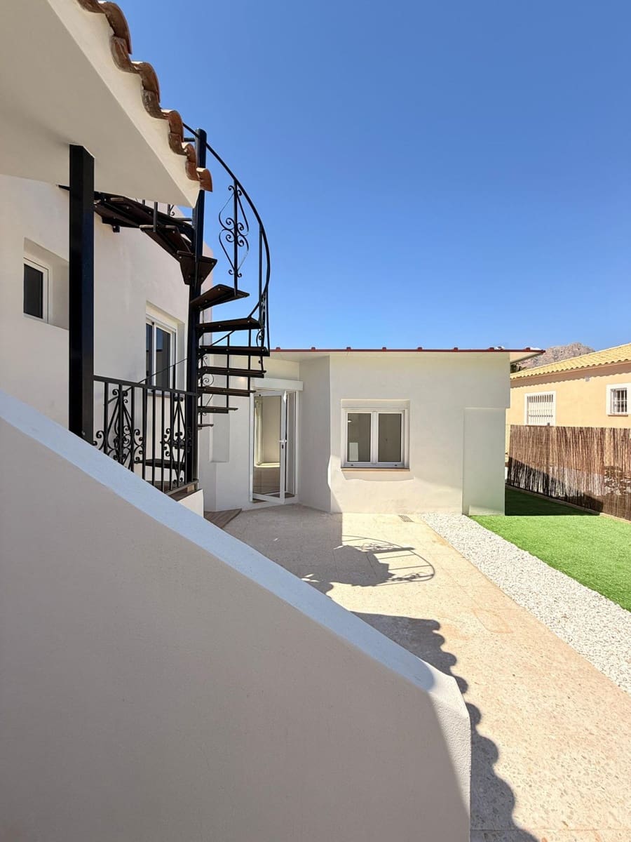 4 soveværelse Semi-Rækkehus til salg i La Nucia med swimmingpool garage - € 393.000 (Ref: 9791015)