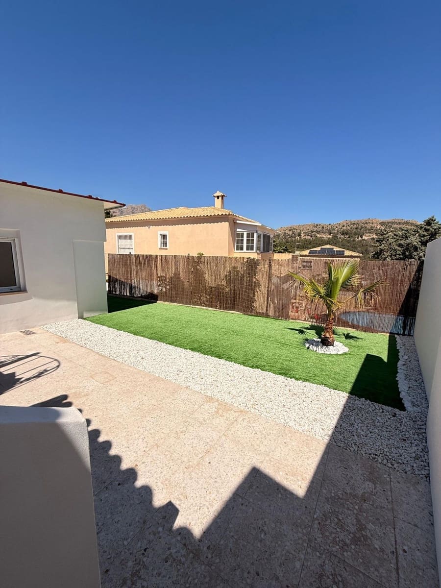 4 soveværelse Semi-Rækkehus til salg i La Nucia med swimmingpool garage - € 393.000 (Ref: 9791015)