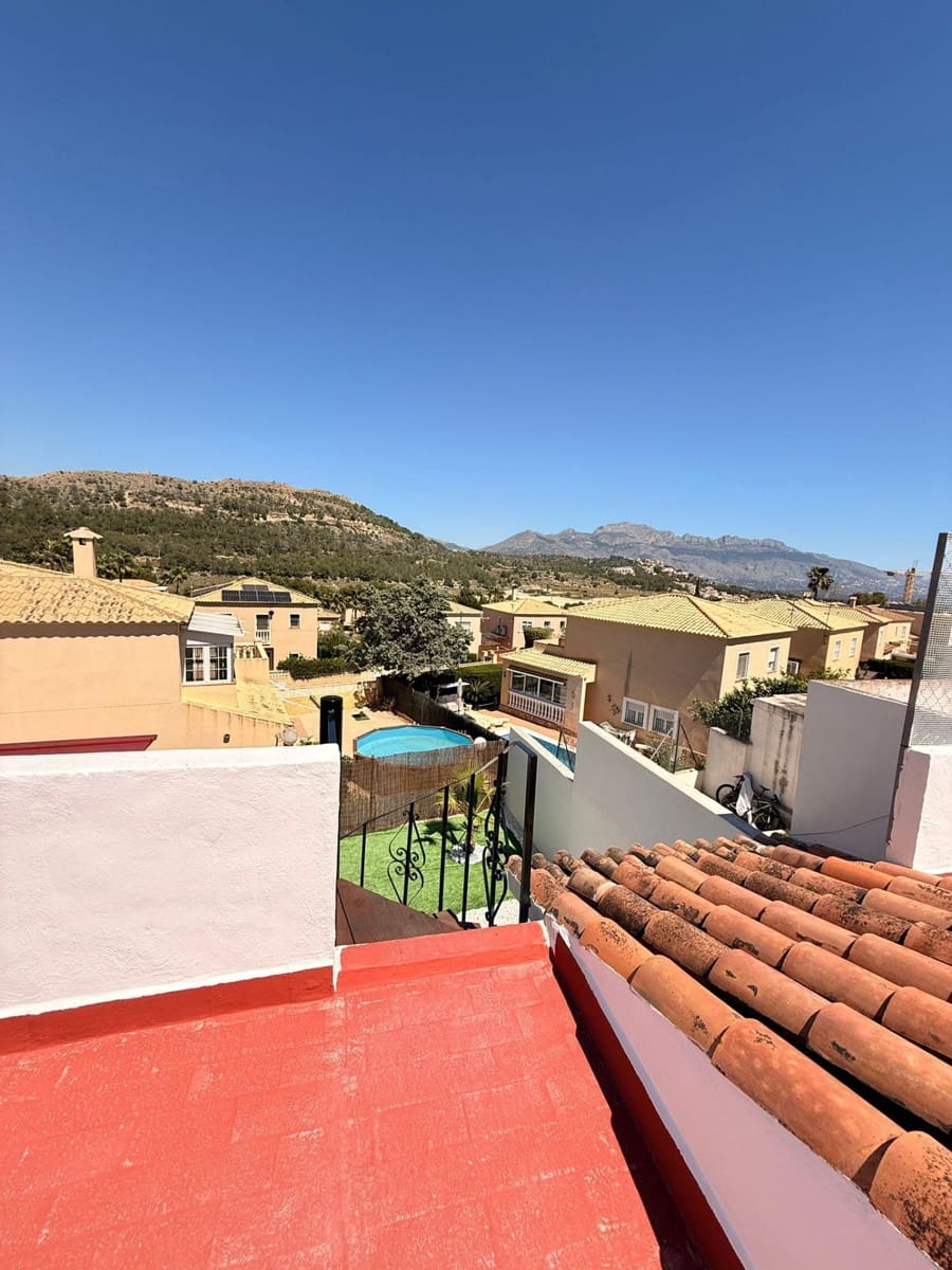 4 soveværelse Semi-Rækkehus til salg i La Nucia med swimmingpool garage - € 393.000 (Ref: 9791015)